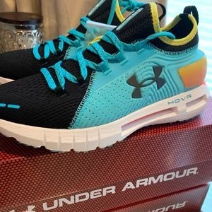 6.5Y UNDER ARMOUR HOVR PHANTOM SE